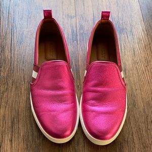 💋Metallic fuschia Bally slip on sneakers 💋